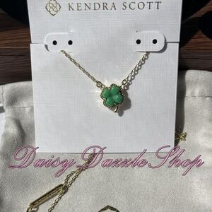 ☘️✨New Kendra Scott Clover Gold Short Pendant Necklace🍀✨